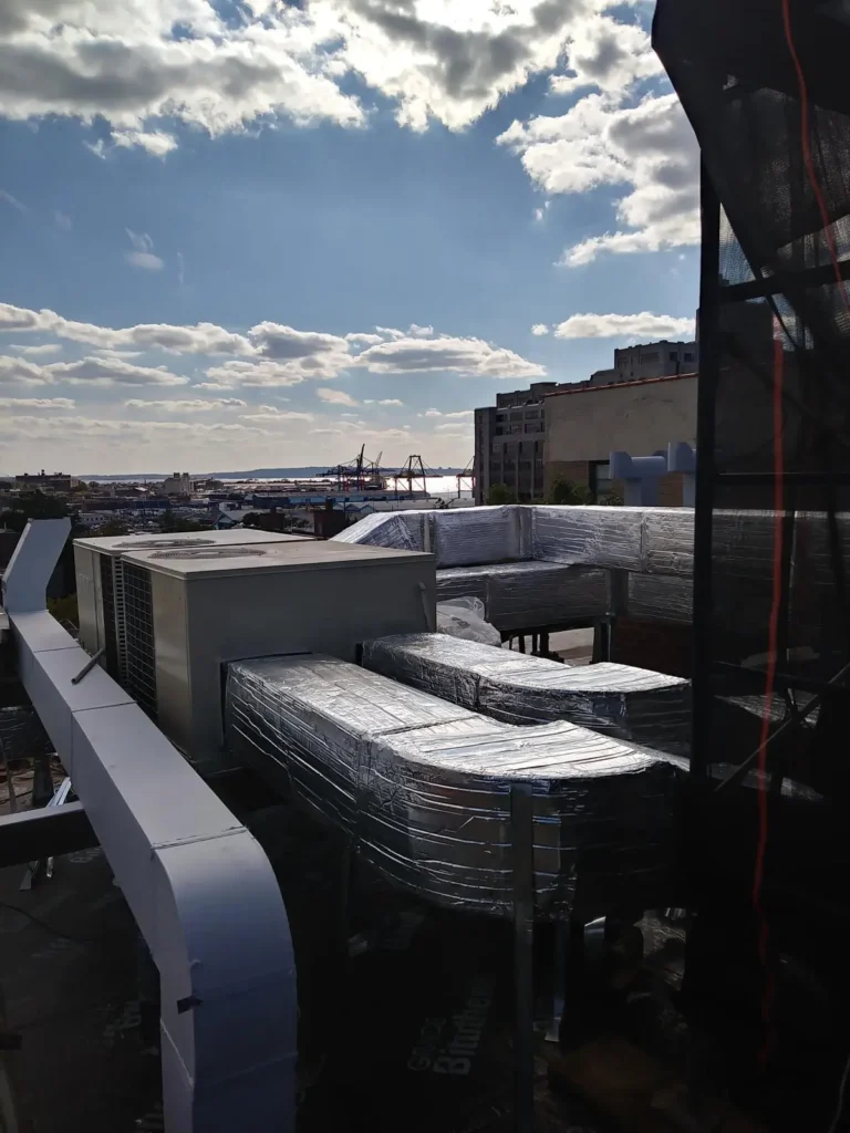 rooftop-commercial-ac-unit (4) Rooftop commercial AC unit