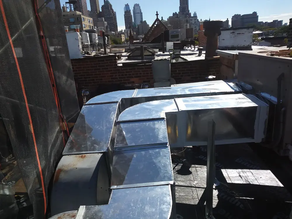 rooftop-commercial-ac-unit Rooftop commercial AC unit