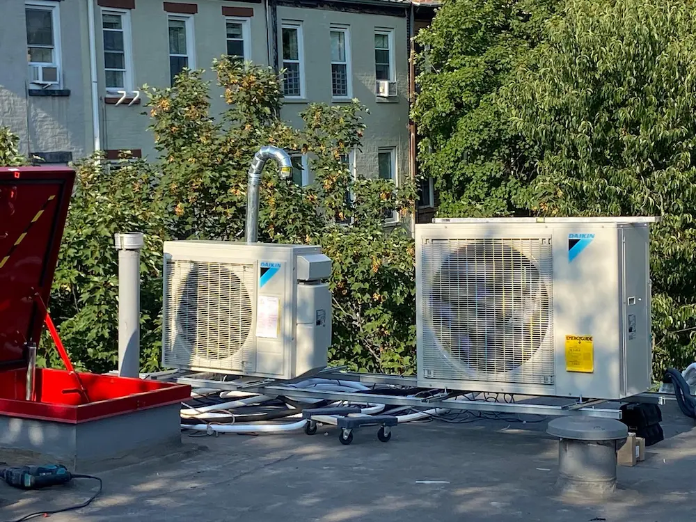 rooftop-exterior-ac-unit (1) Rooftop exterior AC unit