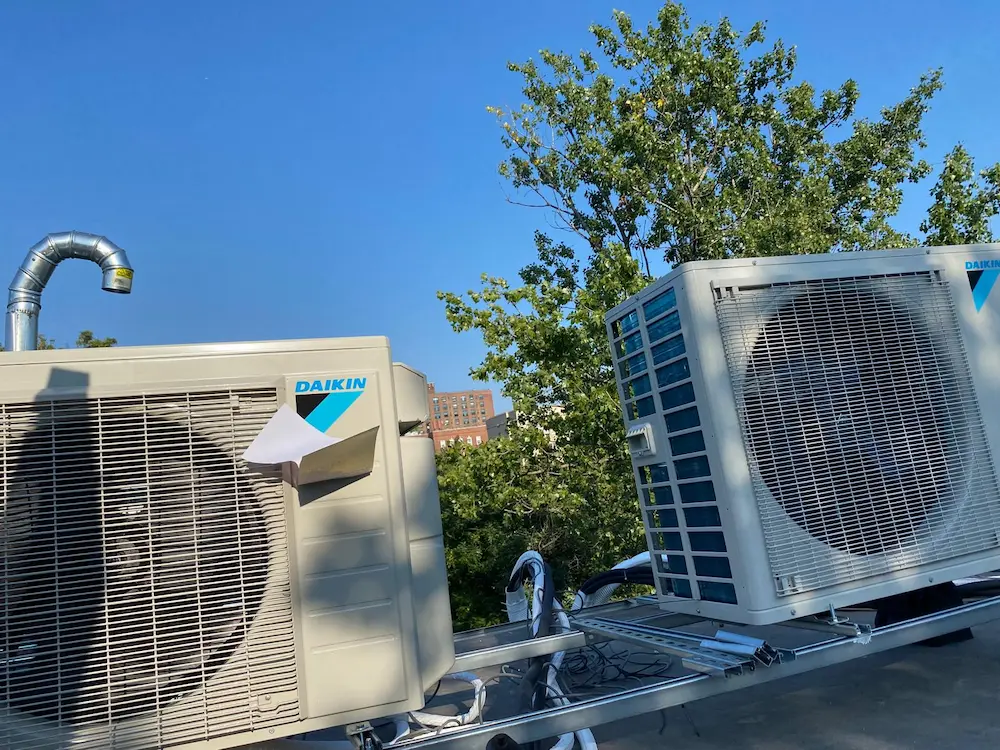 rooftop-exterior-ac-unit (2) Rooftop exterior AC unit