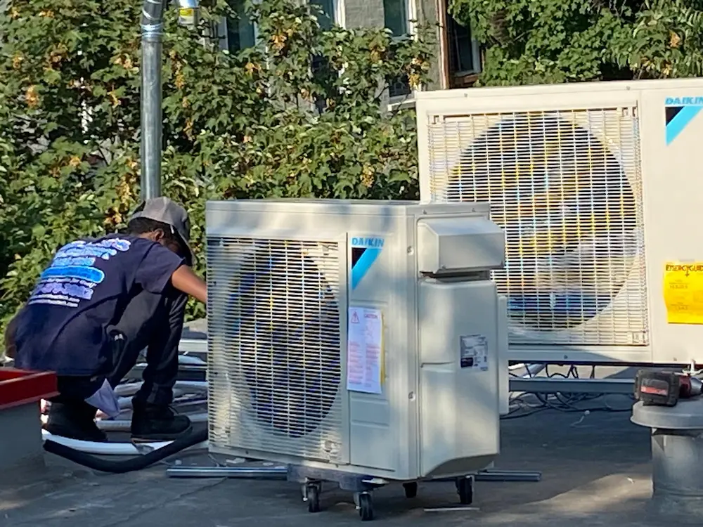 techs-working-on-rooftop-exterior-ac-unit (1) Technicians working on rooftop exterior AC unit